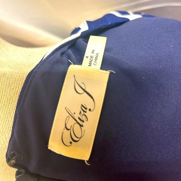 Beautiful Eliza J dress  size 4 lined with back zipper polyester/spandex - Picture 3 of 9